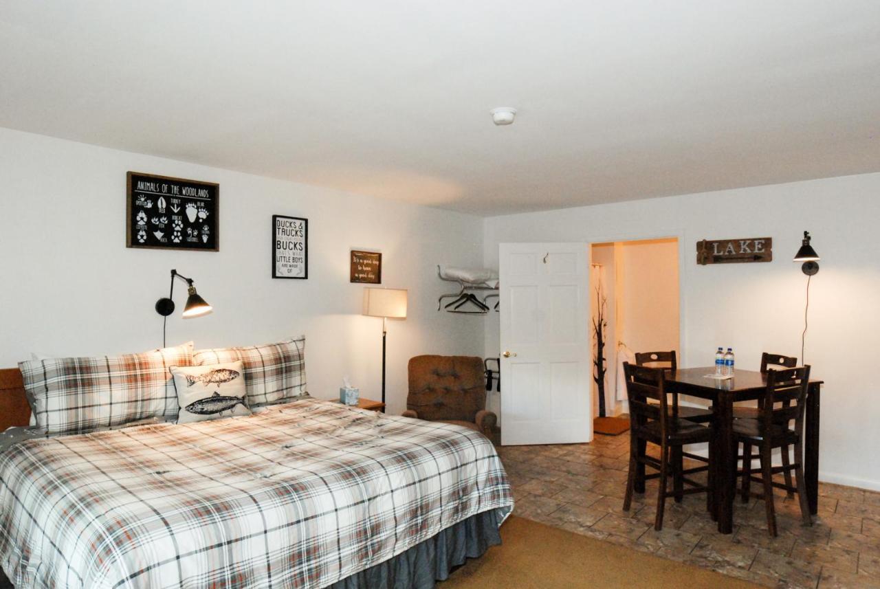 Maple Leaf Lodge Schroon Lake ภายนอก รูปภาพ