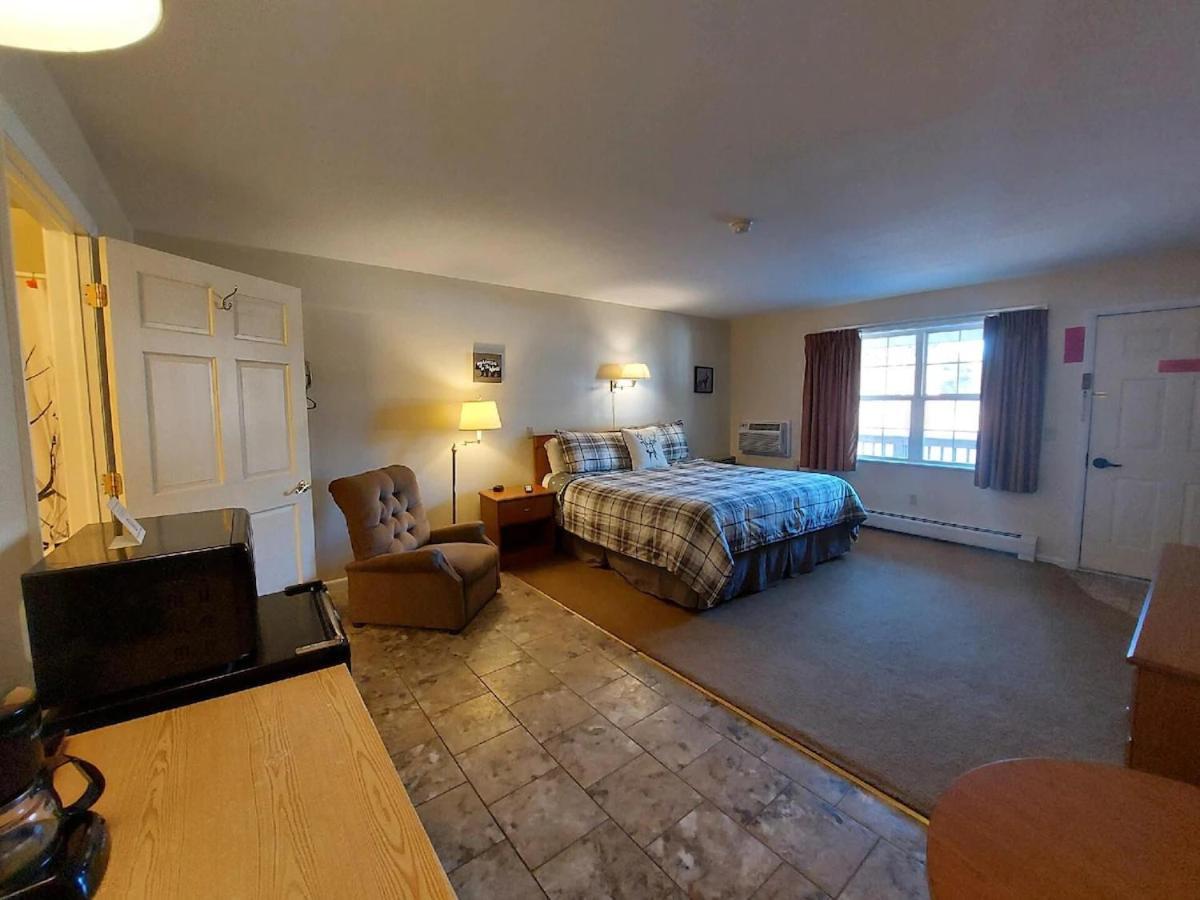 Maple Leaf Lodge Schroon Lake ภายนอก รูปภาพ